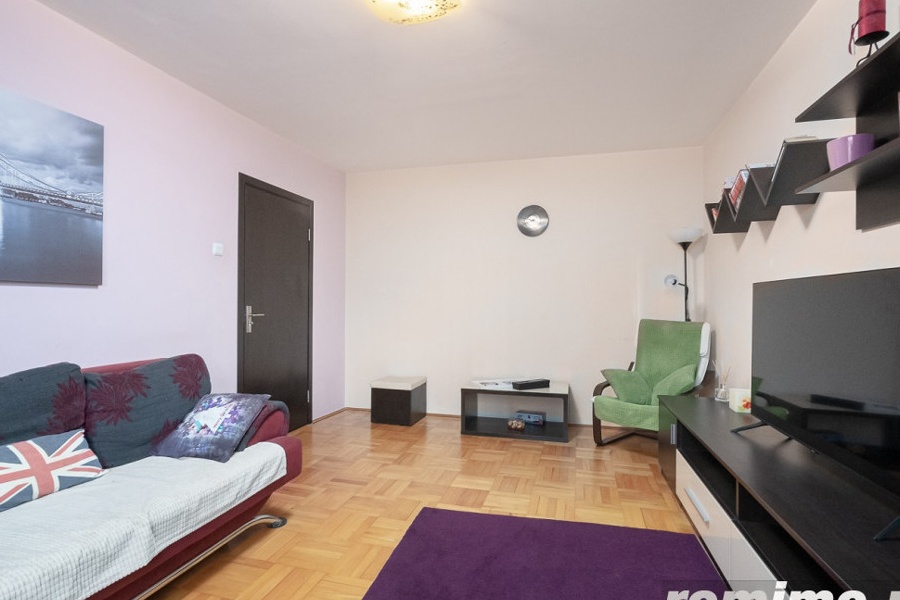 Dristor - Rm Sarat, 2 camere, decomandat, centrala proprie, etaj 2/4