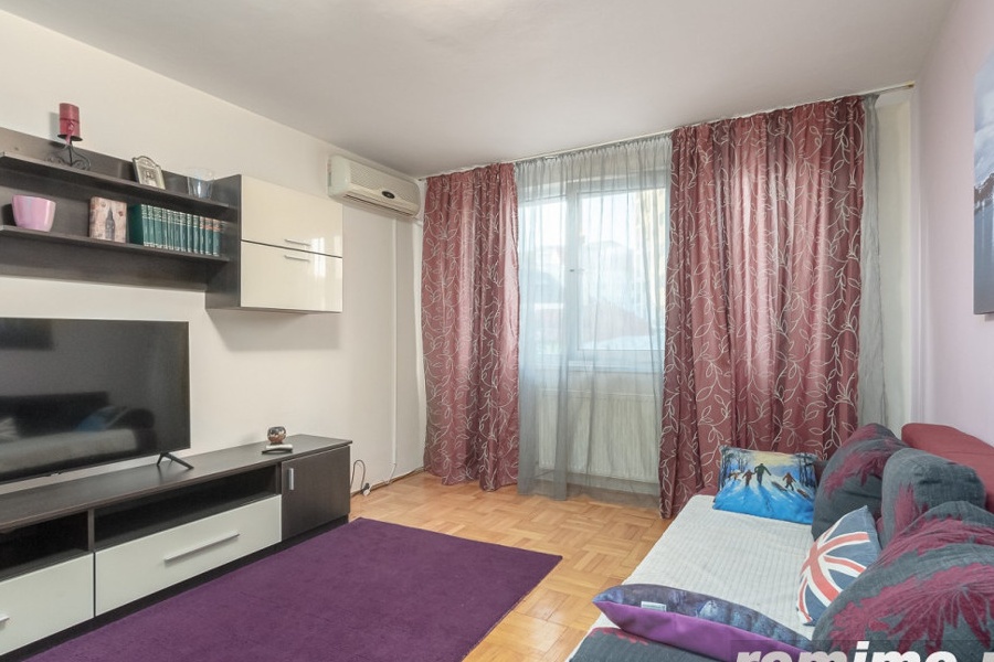 Dristor - Rm Sarat, 2 camere, decomandat, centrala proprie, etaj 2/4
