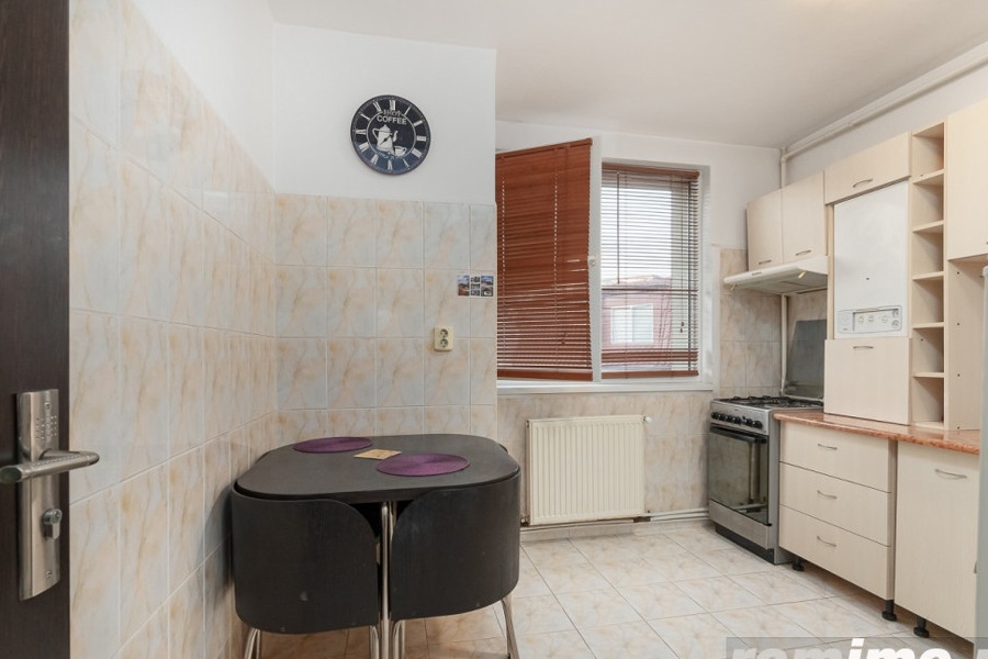 Dristor - Rm Sarat, 2 camere, decomandat, centrala proprie, etaj 2/4