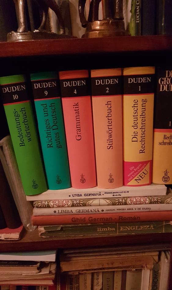 DUDEN  ( Der grosse Duden )cel mai complet dictionar german 6 volume peste 7000 pag.