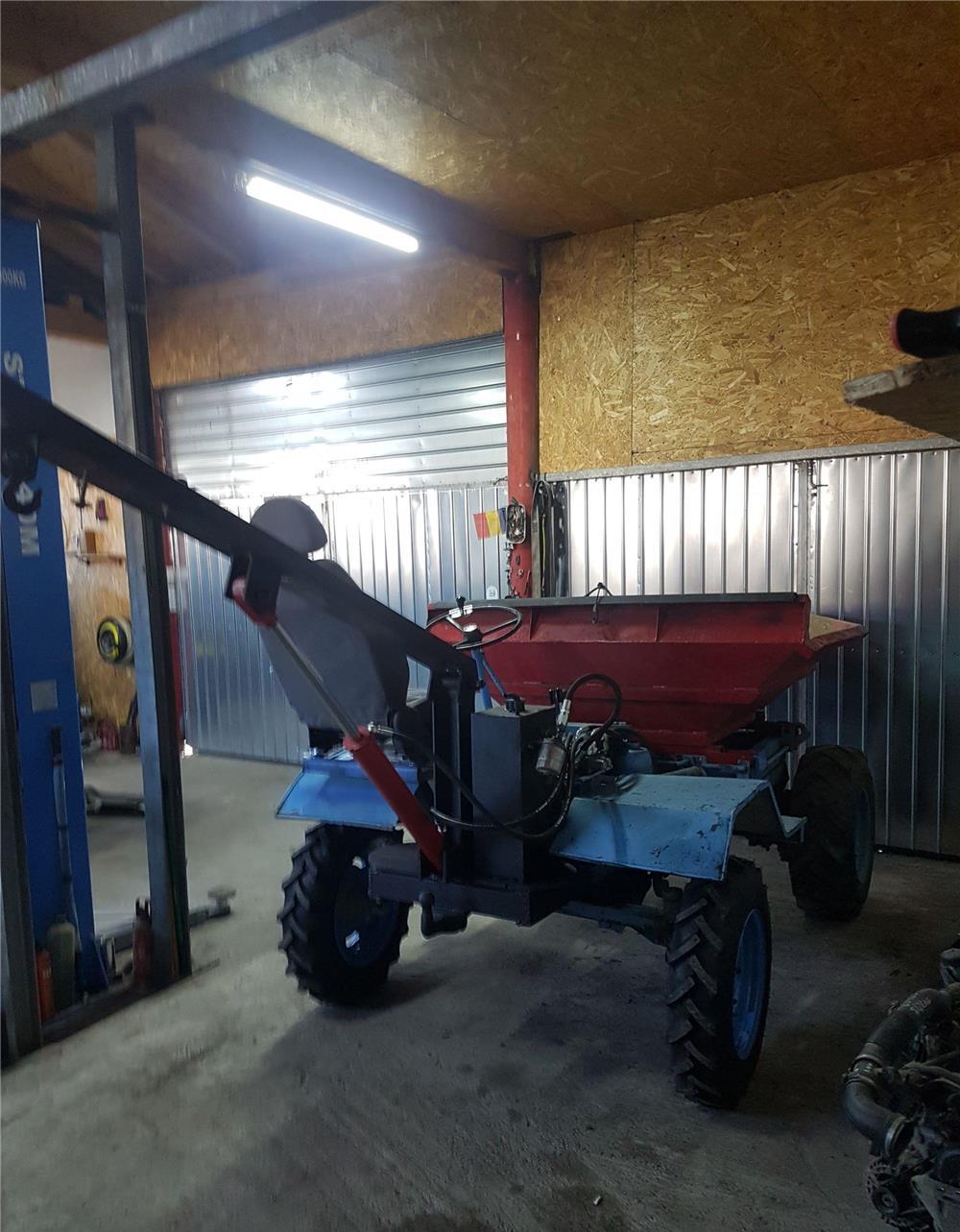 Dumper cu macara si basculare hidraulica pornire la buton