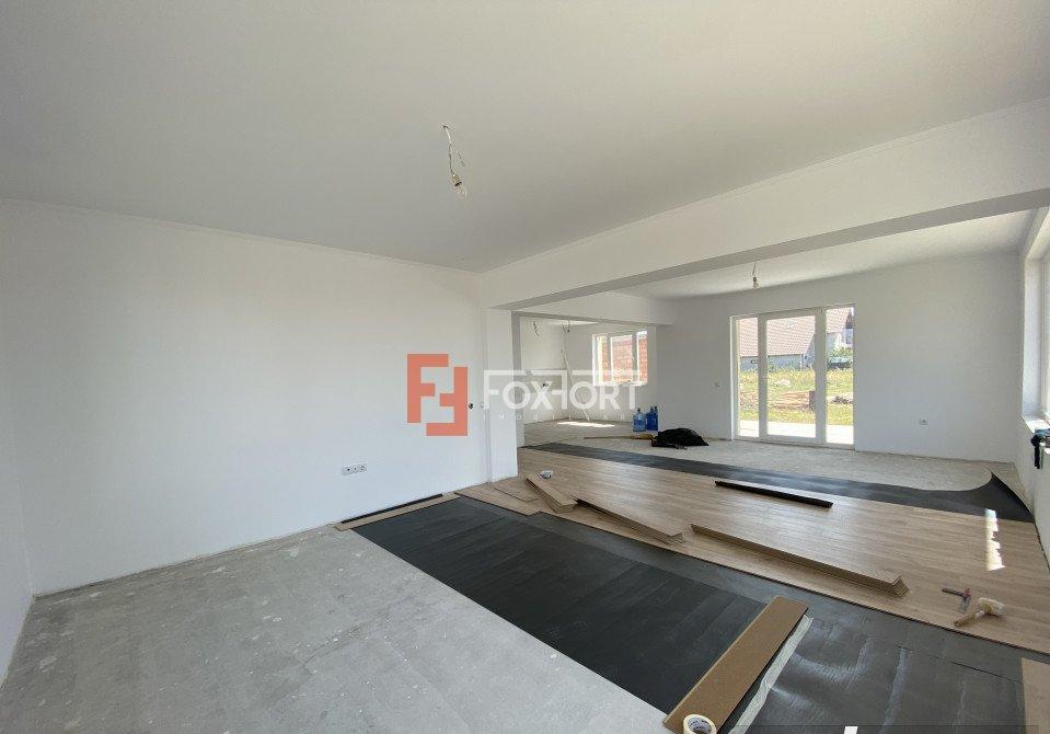 Duplex cu 4 camere, despartit prin garaj, de vanzare, in Sacalaz - ID V3320