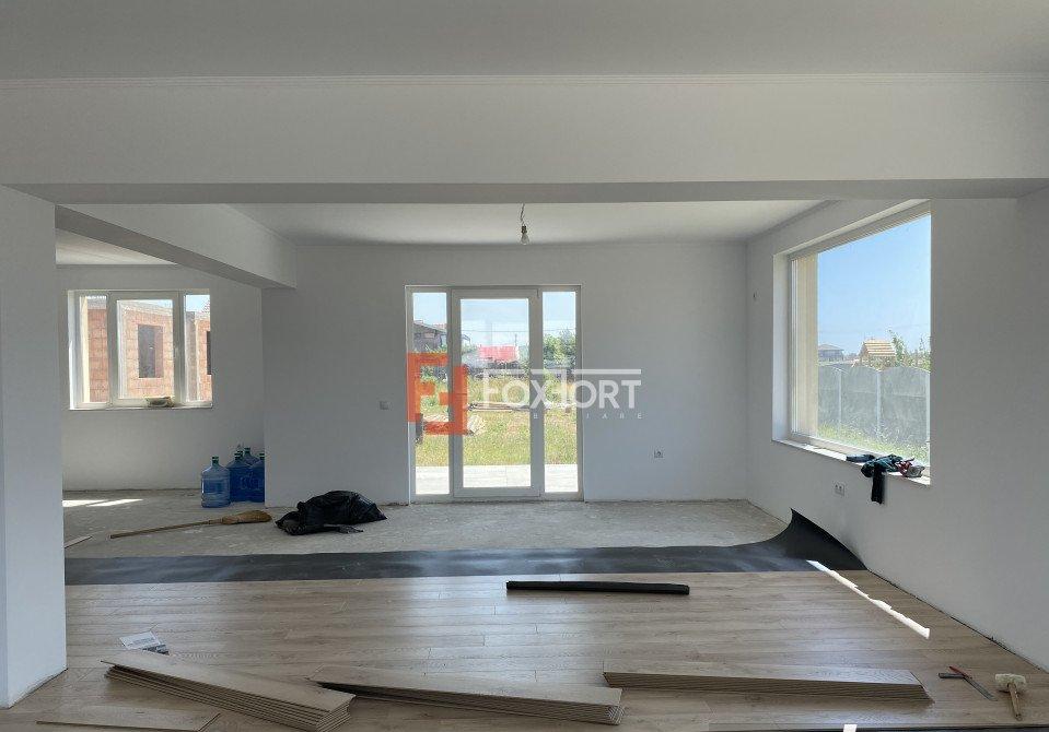 Duplex cu 4 camere, despartit prin garaj, de vanzare, in Sacalaz - ID V3320
