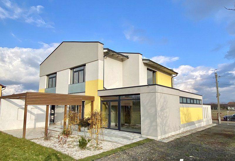 Duplex la un alt nivel cu garaj si curte mare ! Finalizat