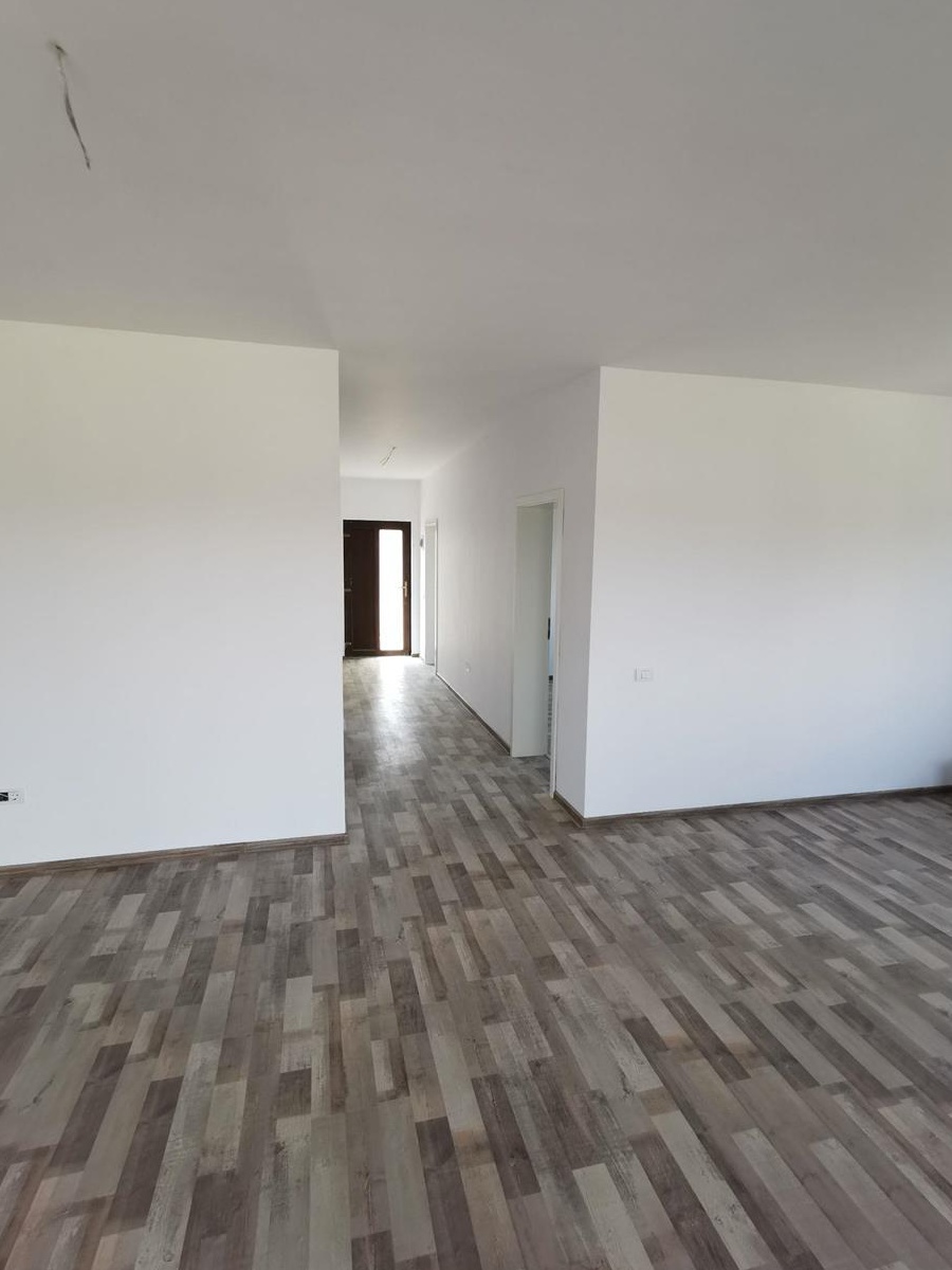 Duplex mosnita noua, str tarinei asfalt