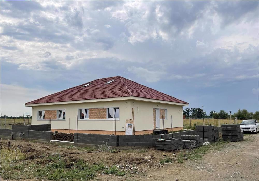 Duplex parter + dormitor matrimonial la mansarda in Mosnita Noua.