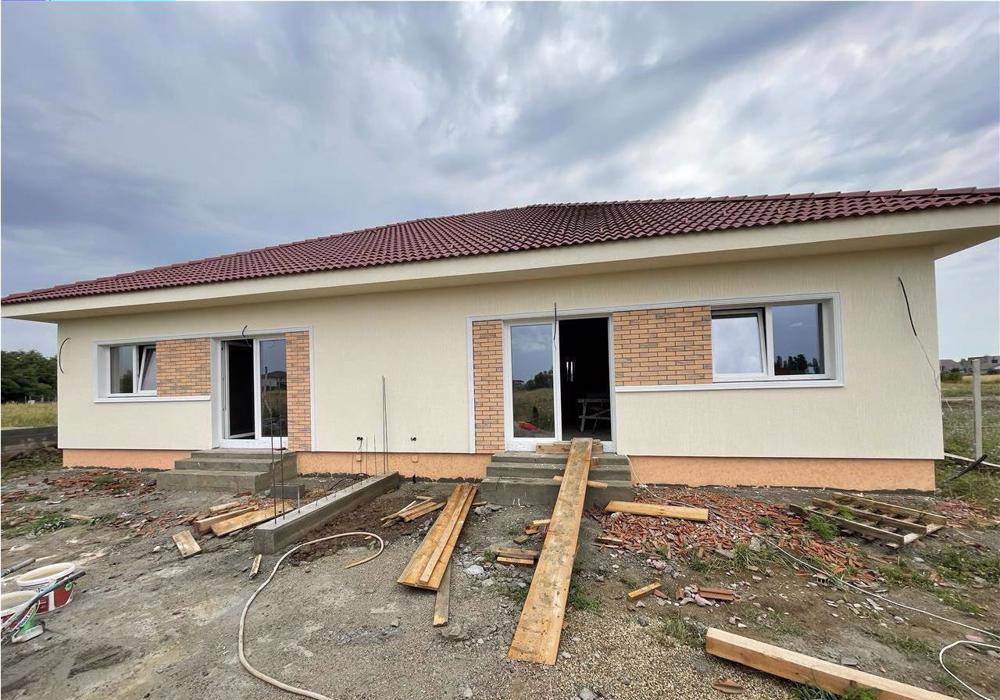 Duplex parter + dormitor matrimonial la mansarda in Mosnita Noua.
