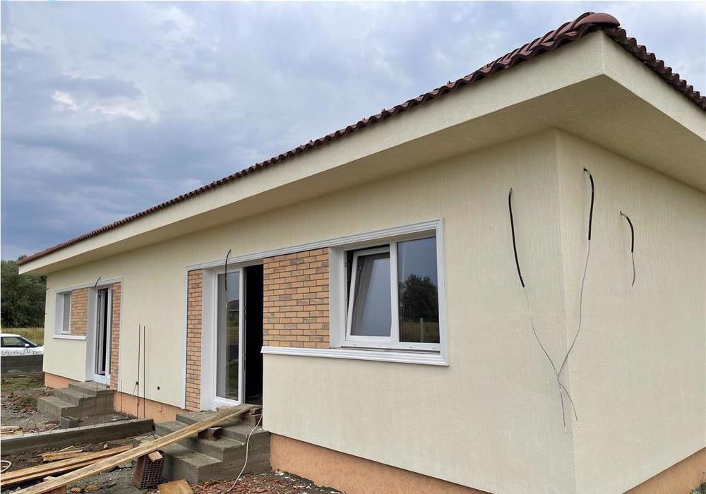 Duplex parter + dormitor matrimonial la mansarda in Mosnita Noua.