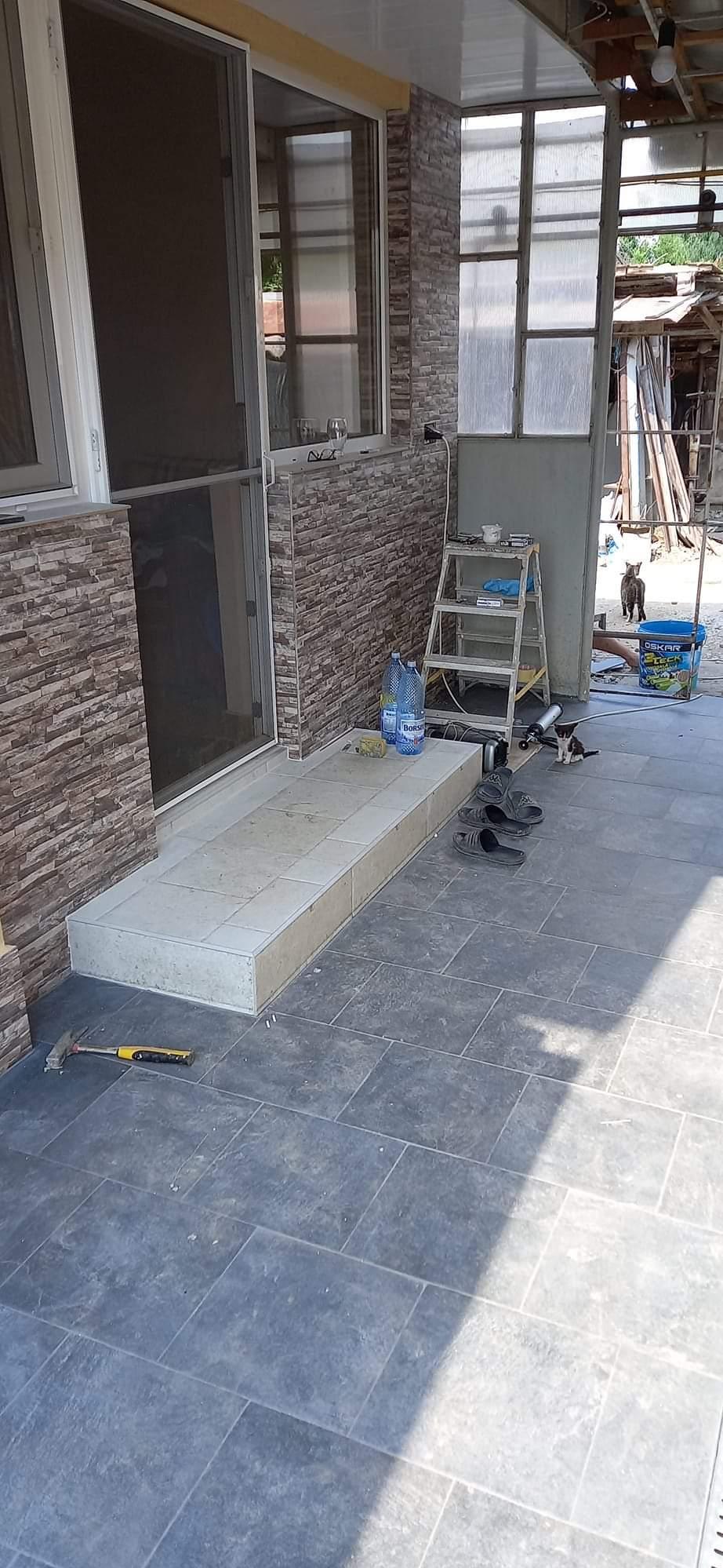 Echipă de constructori