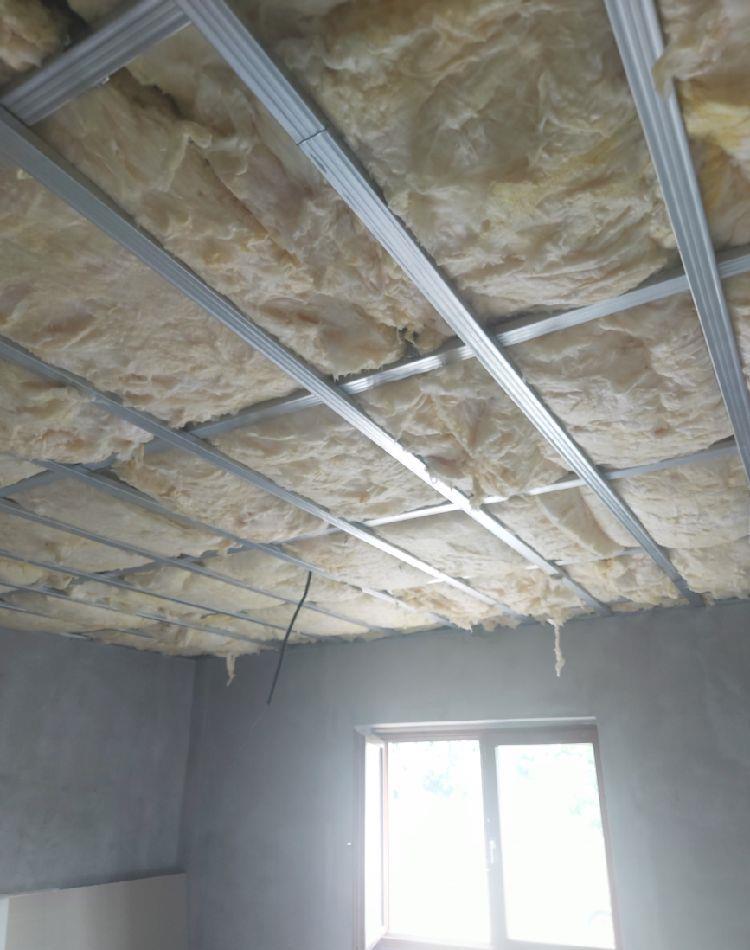 echipa de meseriași construcții amenajări interioare și exterioare
