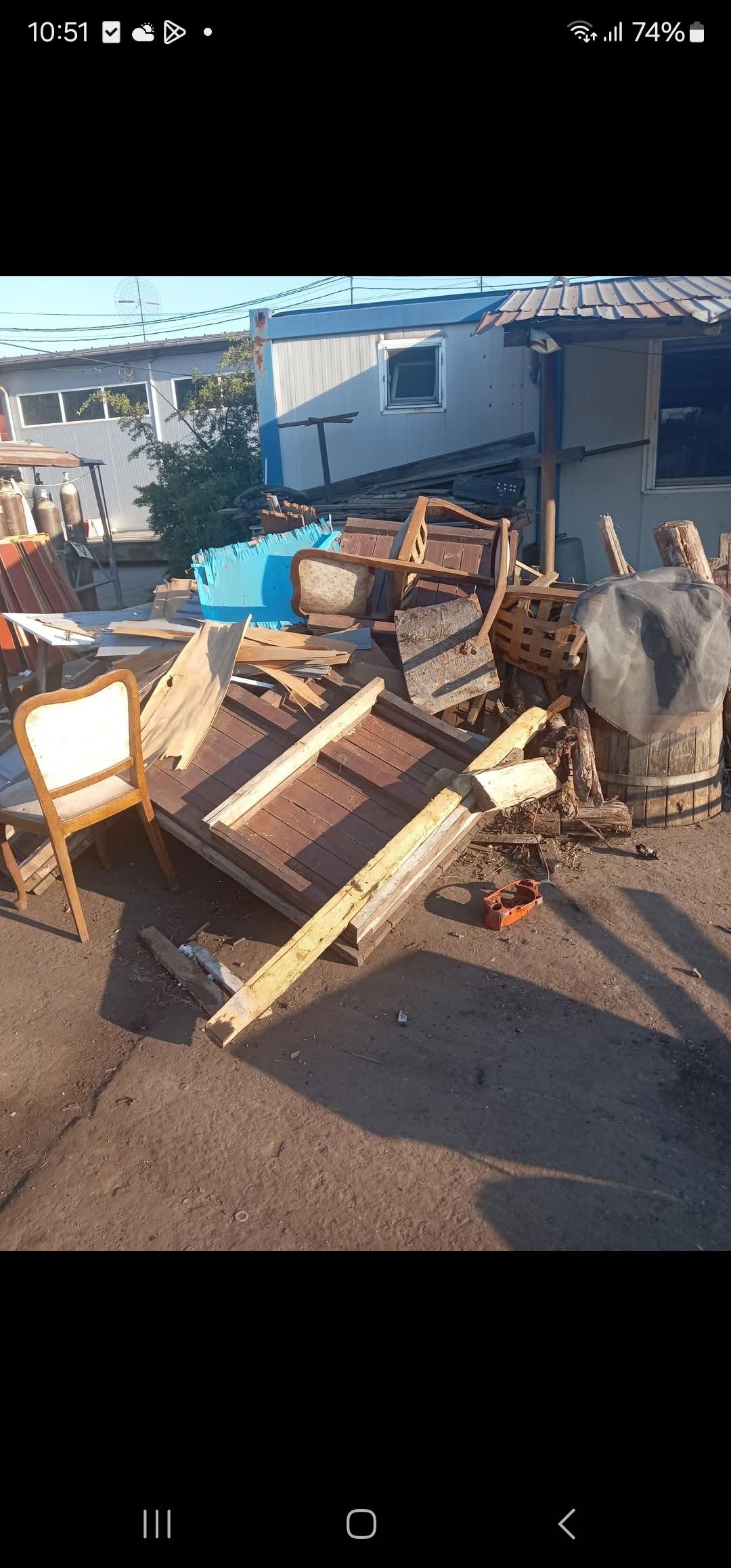 Efectuez debarasări din case grădini curți apartamente