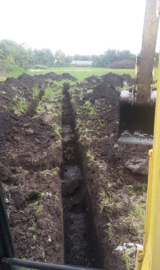 Efectuez lucrari cu excavatorul