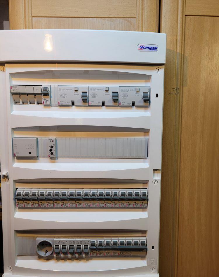 ELECTRICIAN  Autorizat NON-STOP