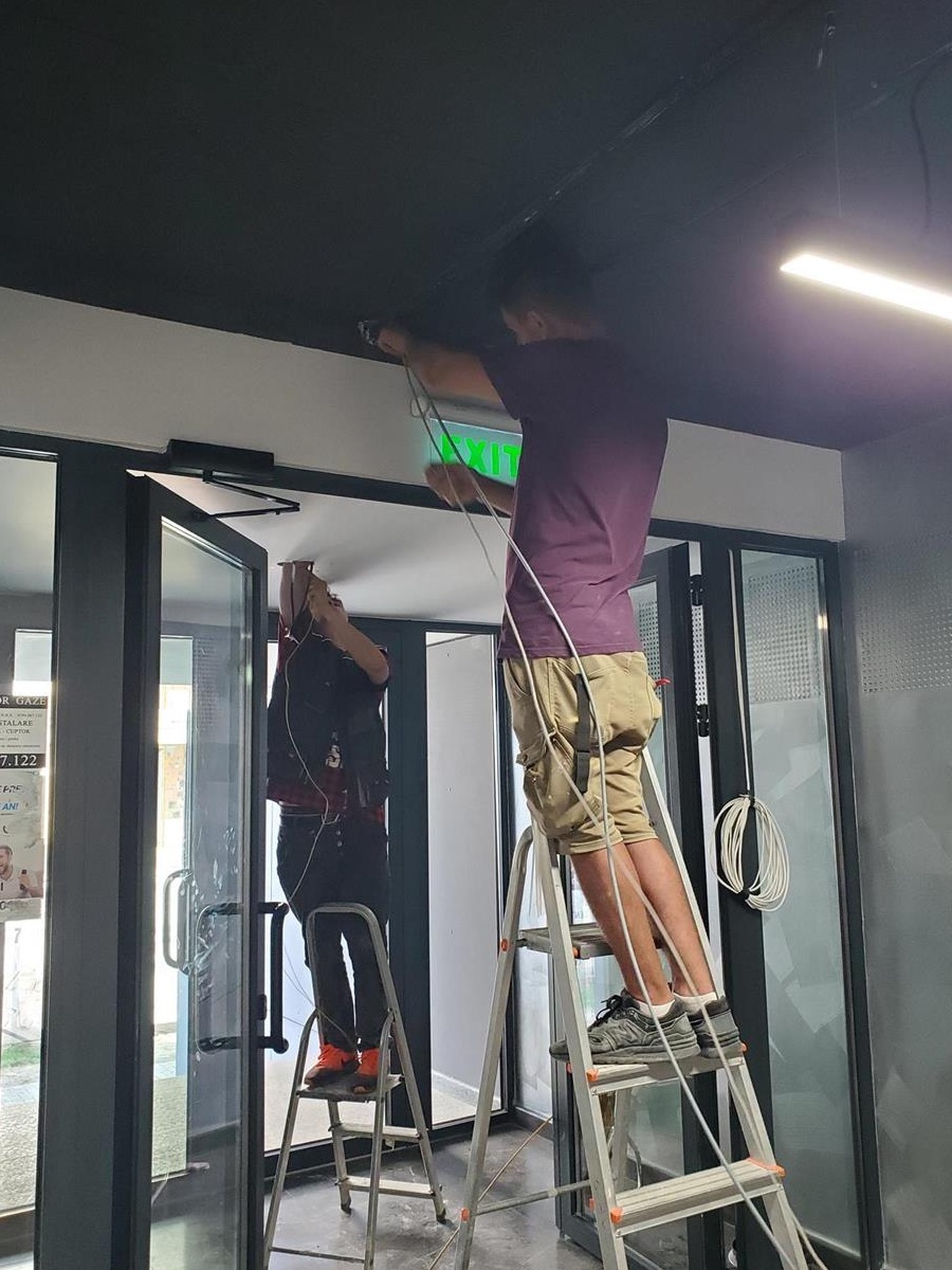 Electrician, calificat sau nu - maxim 40 de ani