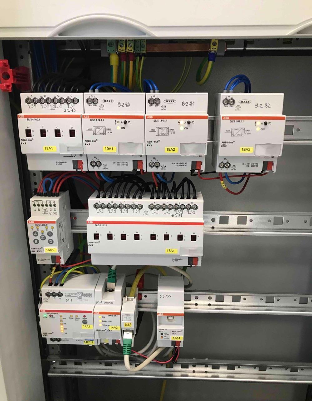 ELECTRICIAN / INTERVENȚII ELECTRICE