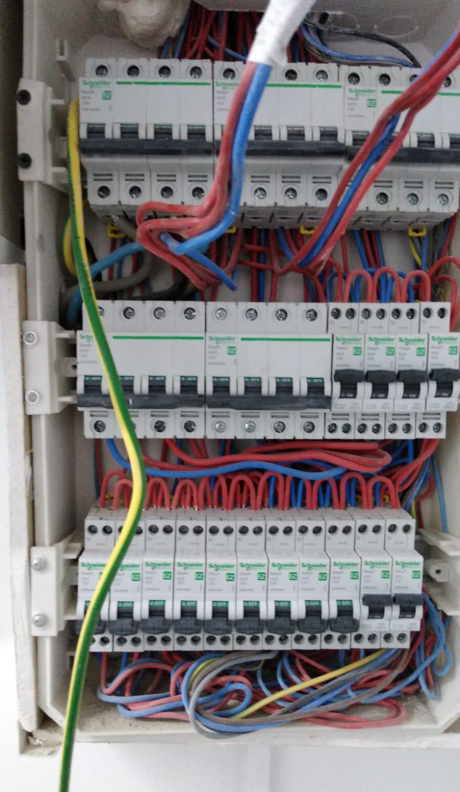 electricieni instalatori.