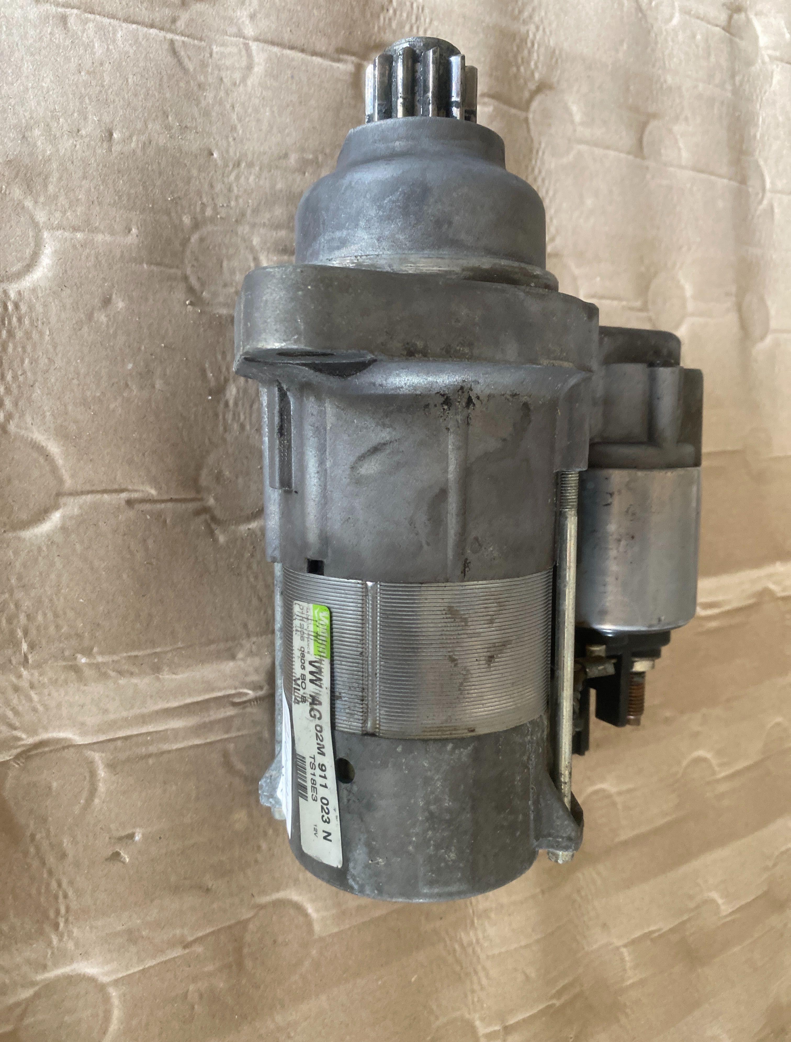 Electromotor cu codul 02M911023N pentru VW Passat B6
