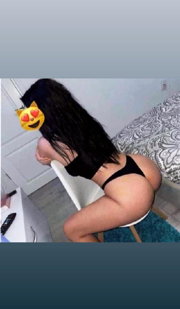 Ella Deplasări La tine Sau Hotel