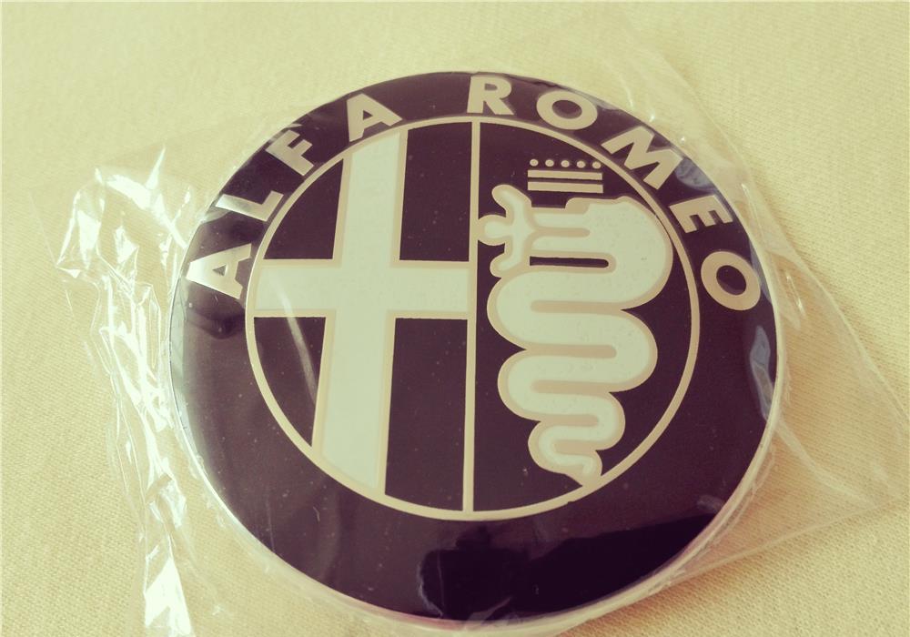 Emblema Alfa Romeo capota si portbagaj de 74 mm culoare pe negru