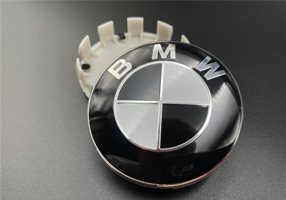 Embleme Mercedes, BMW, Audi, Skoda, VW, Renault, Dacia, Land Rover, Capace roti jante, Pedale sport