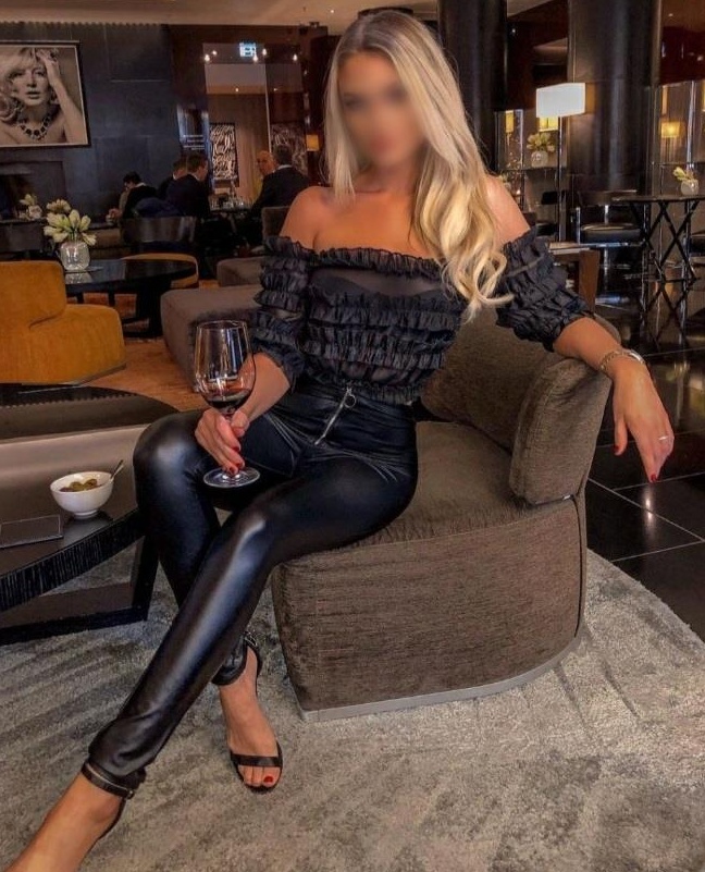 Emy VIP ESCORTĂ nouă
