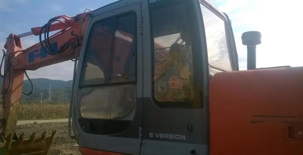 Excavator senile  FIAT HITACHI  EX 215 dezmembrez