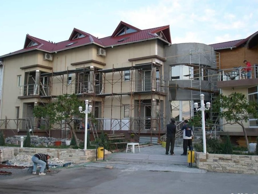 Execut lucrări de construcții și amenajări interioare