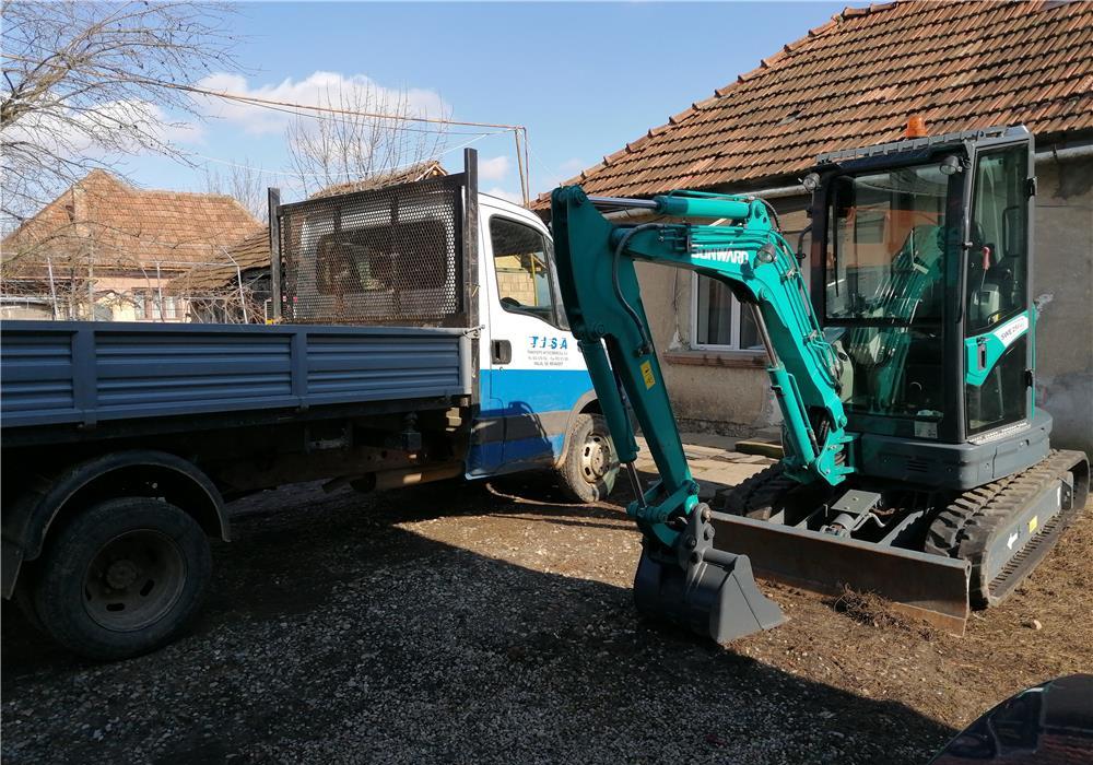 Executam diverse lucrări cu miniexcavator de 2.8 t!