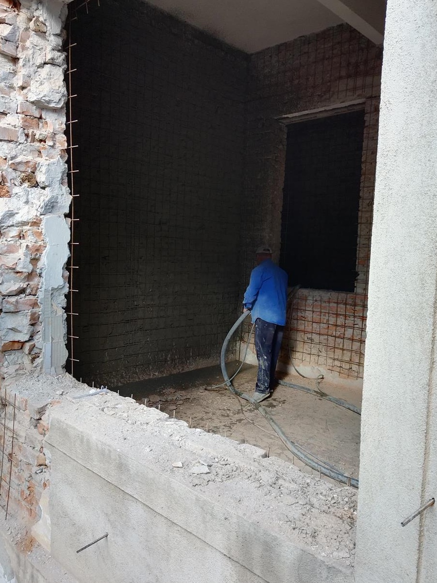 Executam lucrari de constructii si consolidare
