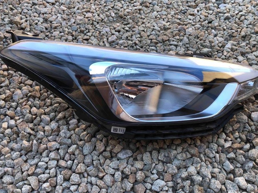 far dreapta hyundai i20 cod92102-c98
