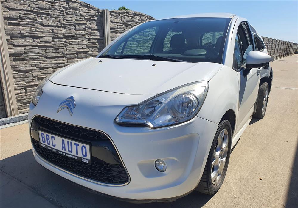 Far stanga CITROEN C3 MK2 2011