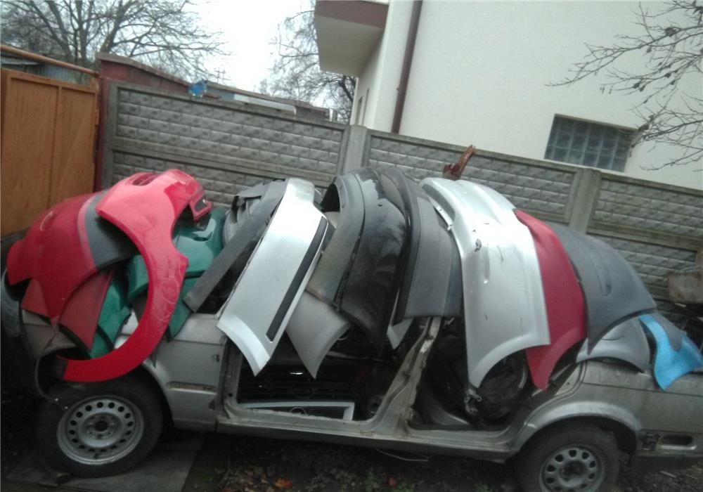Faruri stopuri măști spoilere tregere volane