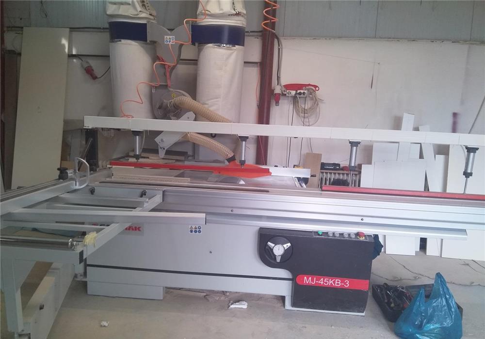 Fierăstrău Circular de Formatizat PAL cu masă mobilă de 3,2ml si prindere pneumatică  MJ45-KB3