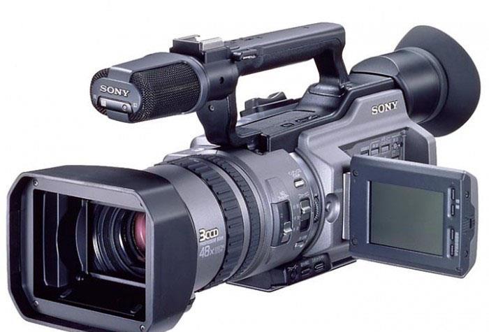 Filmare Full-HD cu DSRL, fotografiere cu full-frame la 24 MP