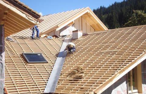 FIRMA DE CONSTRUCTII  EXECUTA  REPARATII  URGENTE  LA ACOPERISURI