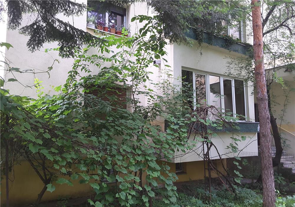 Floreasca inchiriere 3 camere in vila cu parcare