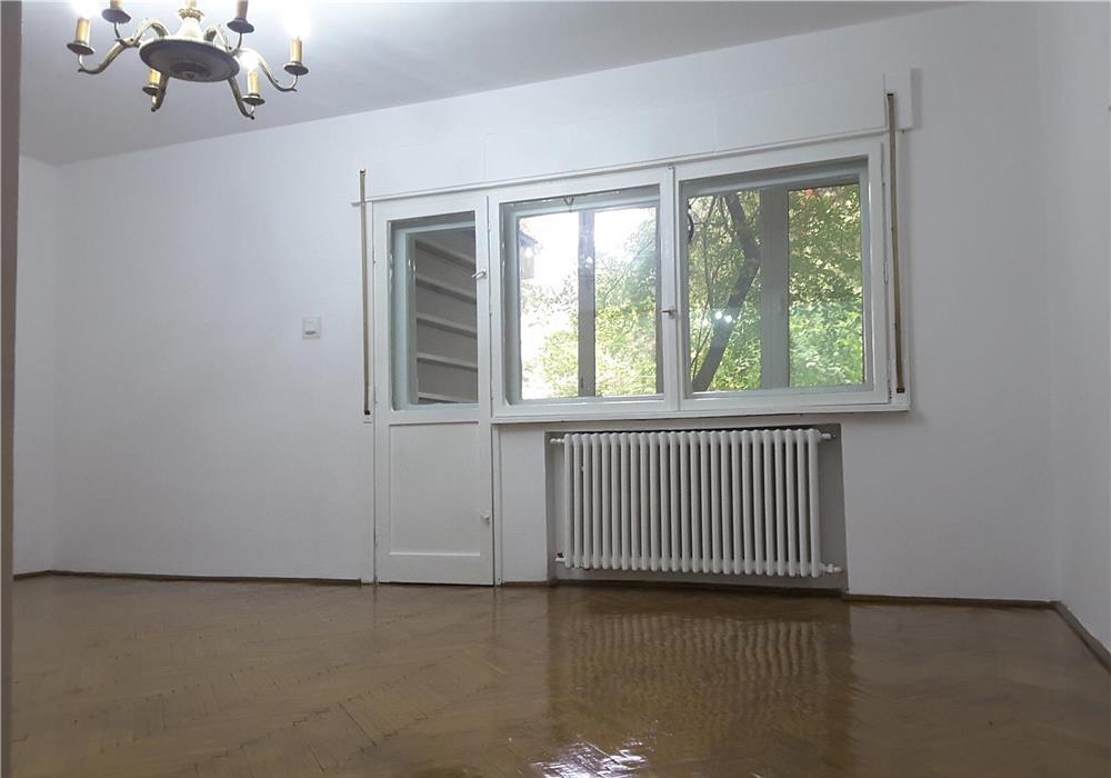 Floreasca inchiriere 3 camere in vila cu parcare