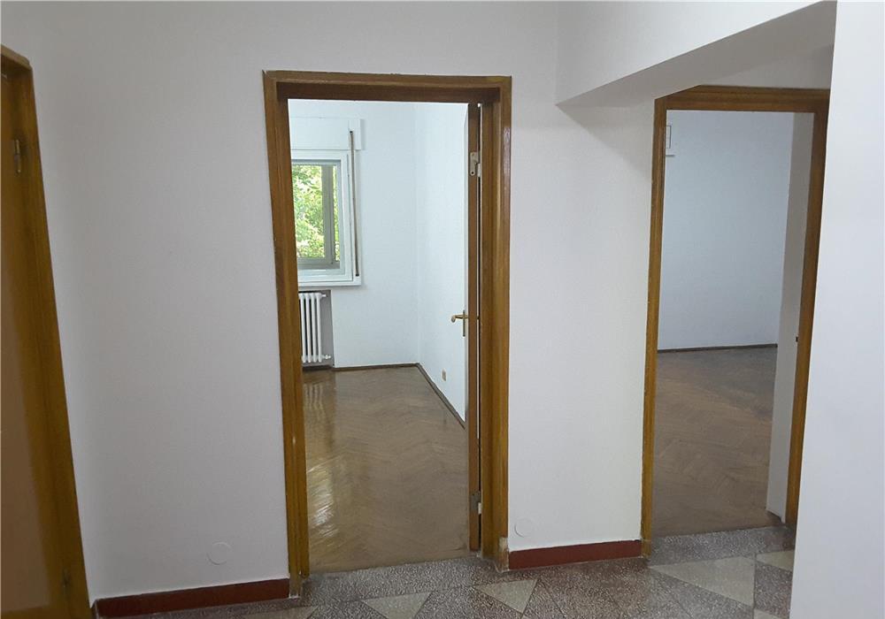 Floreasca inchiriere 3 camere in vila cu parcare