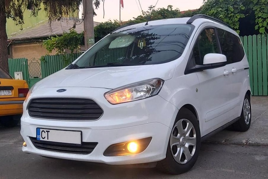 Ford Tourneo Courier  diesel 2015 / 5 locuri.