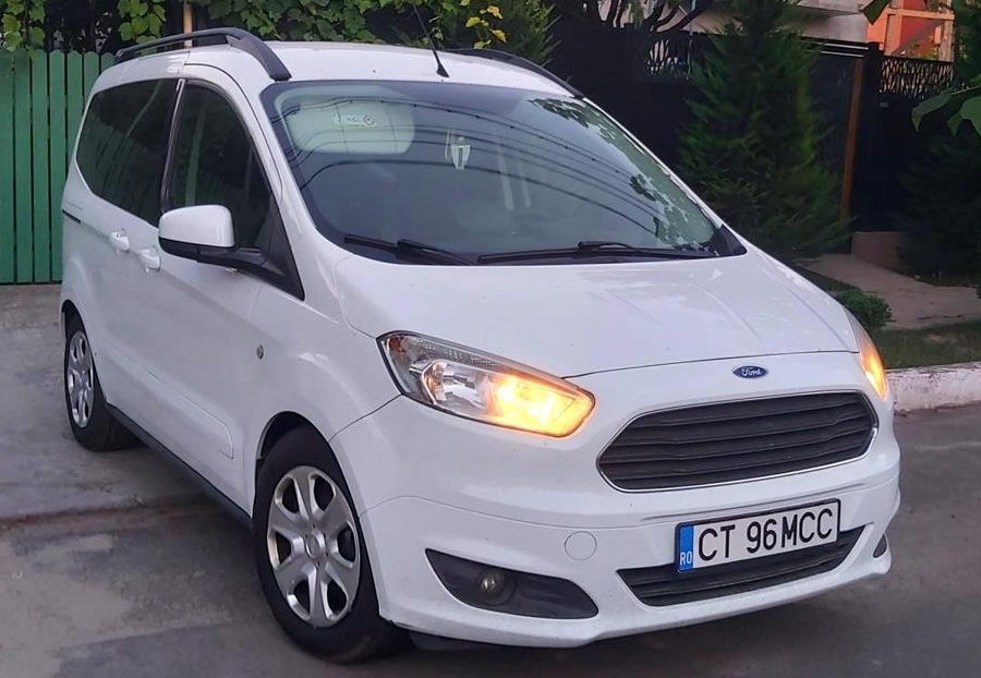 Ford Tourneo Courier  diesel 2015 / 5 locuri.