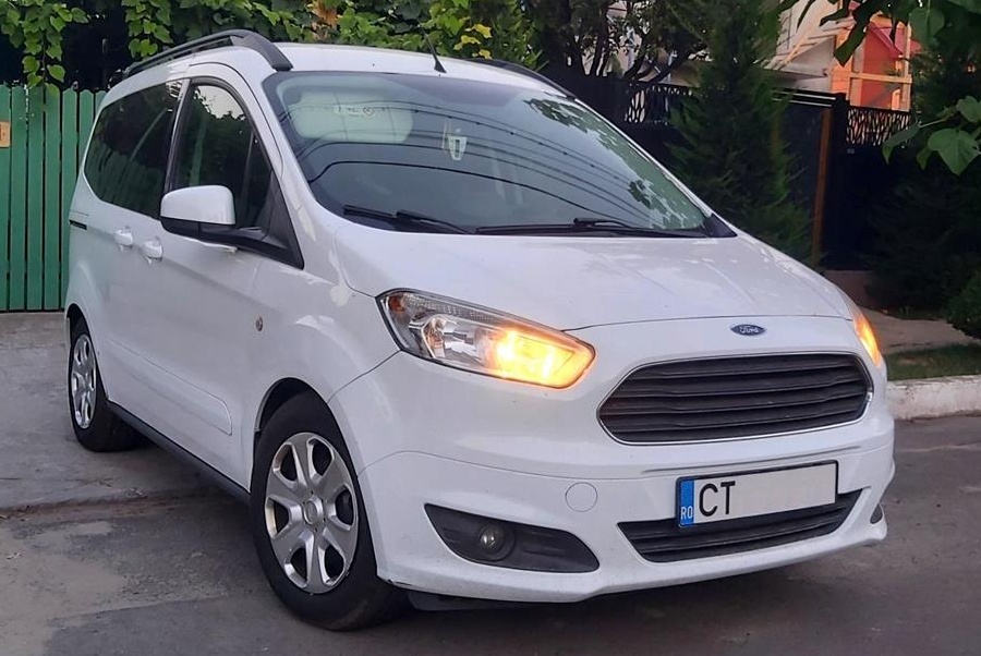 Ford Tourneo Courier  diesel 2015 / 5 locuri.