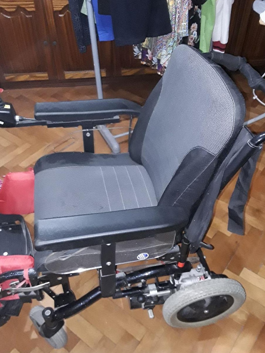 Fotoliu electric persoane cu dizabilitati