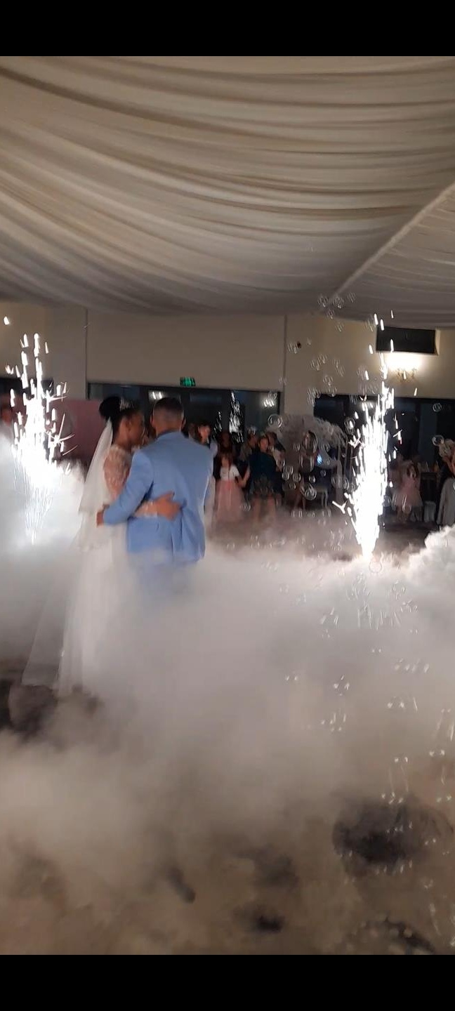 Fum greu,gheața carbonica,artifici vulcani reci,masina de baloane