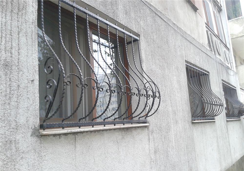Garduri, gratii, balcoane, scari din fier forjat
