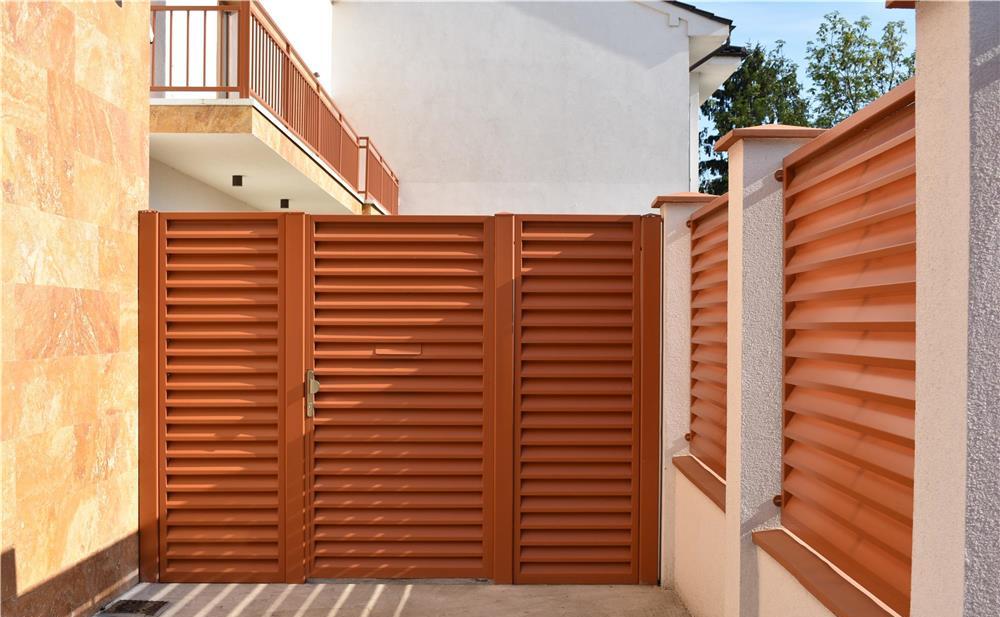 Garduri moderne, porti, balustrade din aluminiu sau otel vopsite in camp electrostatic