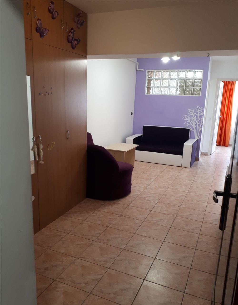 Garsoniera compartimentata de vanzare 42 m
