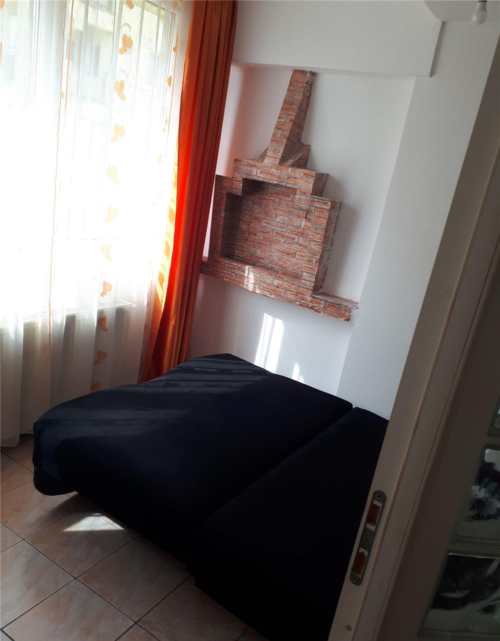 Garsoniera compartimentata de vanzare 42 m