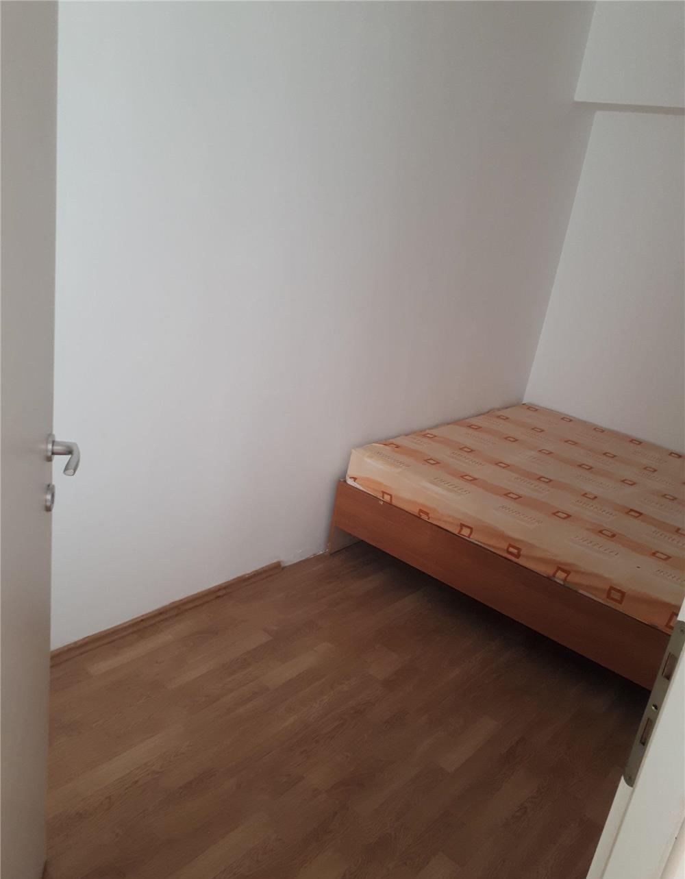 Garsoniera compartimentata de vanzare 42 m