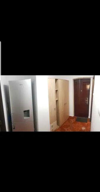 garsoniera costin georgian-metrou la scara blocului-modern-oferta