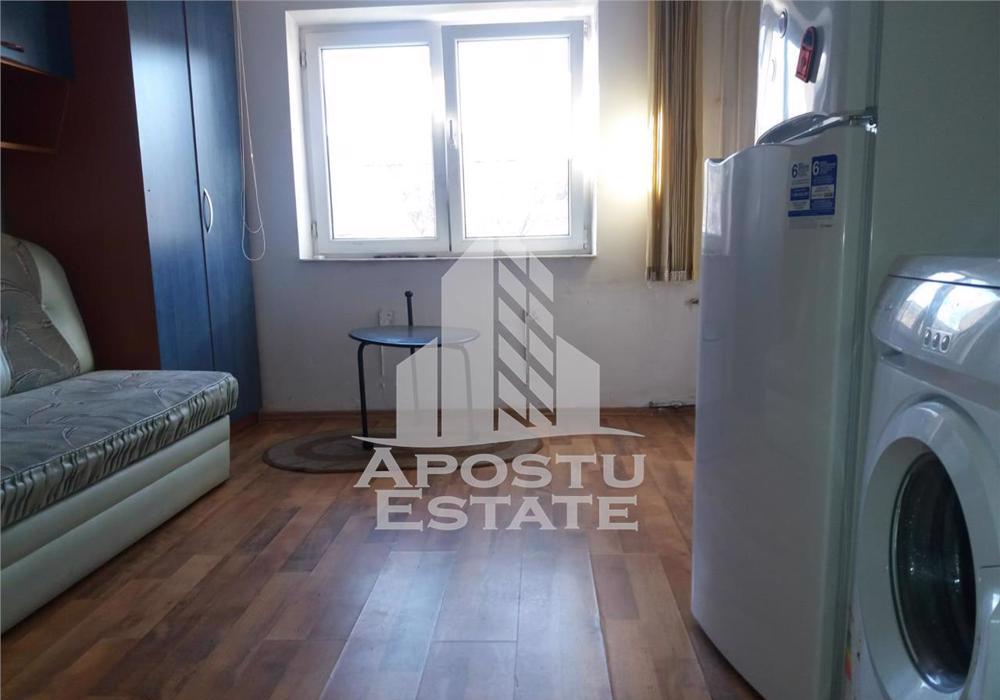 Garsoniera cu centrala proprie, Zona Soarelui